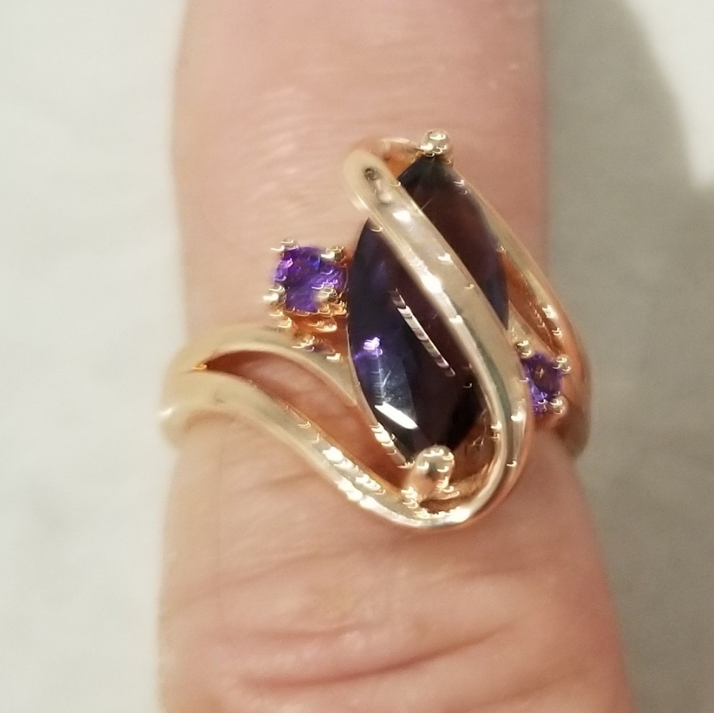 Ring costume jewelry. R3